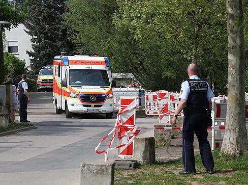 Die Rettungskr&auml;fte f&uuml;hrten in Lauffen medizinische Ma&szlig;nahmen durch. Zun&auml;chst war nichts &uuml;ber den Gesundheitszustand bekannt.