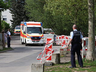 Die Rettungskr&auml;fte f&uuml;hrten in Lauffen medizinische Ma&szlig;nahmen durch. Zun&auml;chst war nichts &uuml;ber den Gesundheitszustand bekannt.