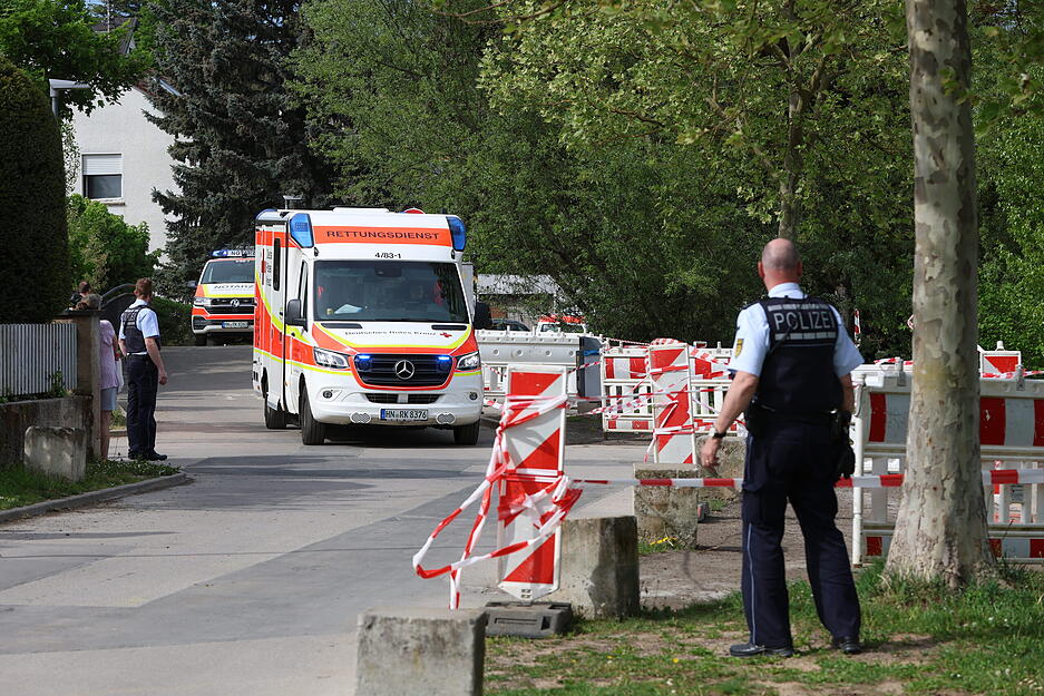 Die Rettungskr&auml;fte f&uuml;hrten in Lauffen medizinische Ma&szlig;nahmen durch. Zun&auml;chst war nichts &uuml;ber den Gesundheitszustand bekannt.