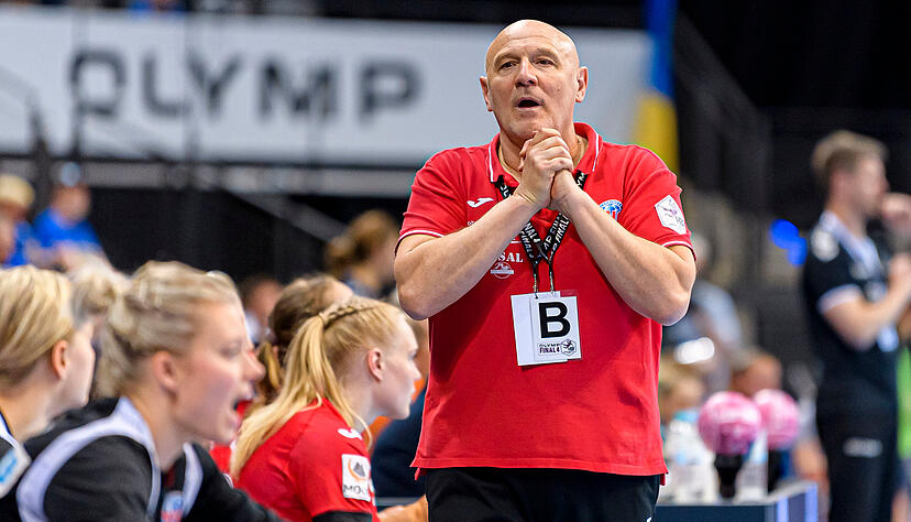 Herbert Müller, Trainer von Frauen-Bundesligist Thüringer HC, ist nach seinem Wutausbruch mit einer Geldbuße bestraft worden. Herbert Müller, Trainer von Frauen-Bundesligist Thüringer HC, ist nach seinem Wutausbruch mit einer Geldbuße bestraft worden.