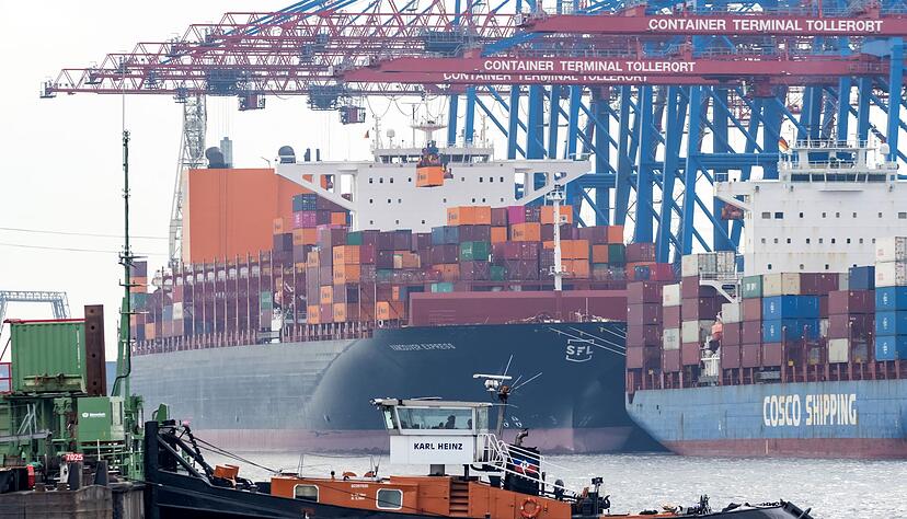 Gro&szlig;e Schiffe, die auf Lotsen angewiesen sind, konnten in Hamburg nicht fahren.