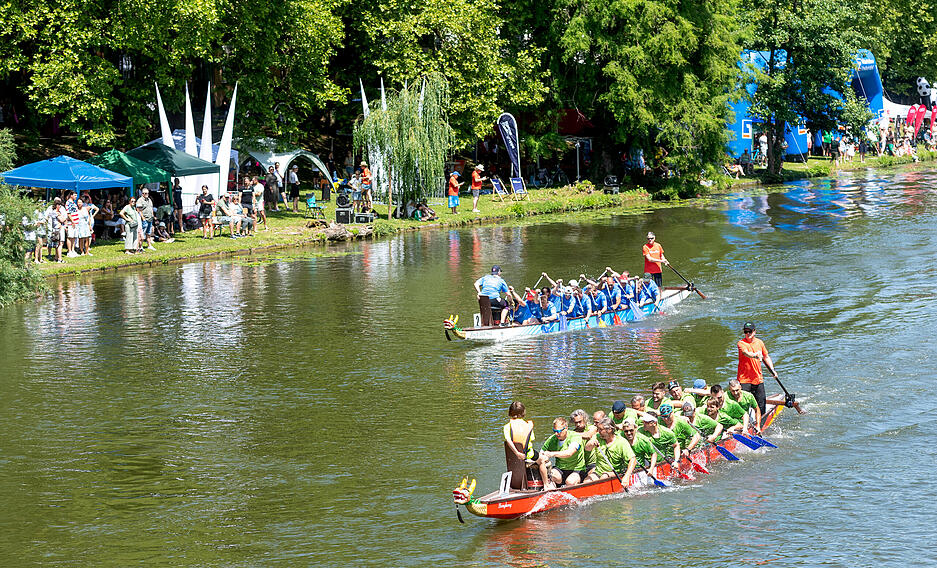 Der Alte Neckar in Heilbronn verwandelte sich am Samstag beim Böckinger Drachenbootcup in eine Rennstrecke. Der Alte Neckar in Heilbronn verwandelte sich am Samstag beim Böckinger Drachenbootcup in eine Rennstrecke.