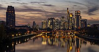 W&auml;hrend europ&auml;ische Institute 2025 ihre Ertragslage deutlich verbessern konnten, verzeichneten die gro&szlig;en US-Banken in Summe r&uuml;ckl&auml;ufige Ergebnisse. (Symbolbild)