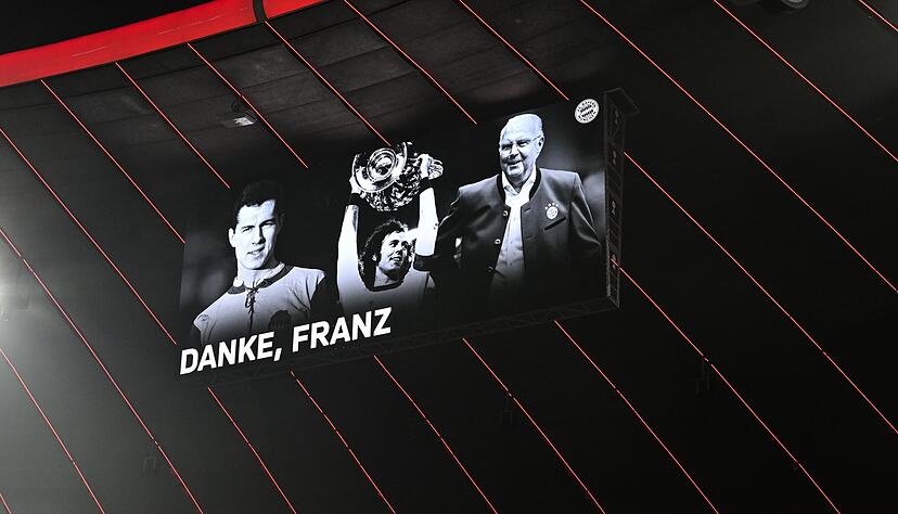 Mit zahlreichen Aktionen gedachte der FC Bayern am Freitag seiner verstorbenen Vereins-Legende Franz Beckenbauer. Mit zahlreichen Aktionen gedachte der FC Bayern am Freitag seiner verstorbenen Vereins-Legende Franz Beckenbauer.
