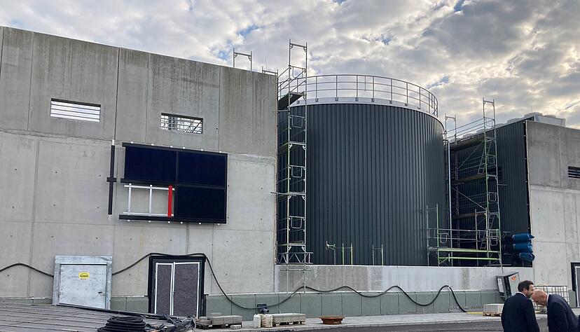 Die neue Energiezentrale von Würth in Gaisbach steht, die letzten Arbeiten laufen noch. Die Anlagen im Inneren gehen nach und nach in Betrieb. Die neue Energiezentrale von Würth in Gaisbach steht, die letzten Arbeiten laufen noch. Die Anlagen im Inneren gehen nach und nach in Betrieb.