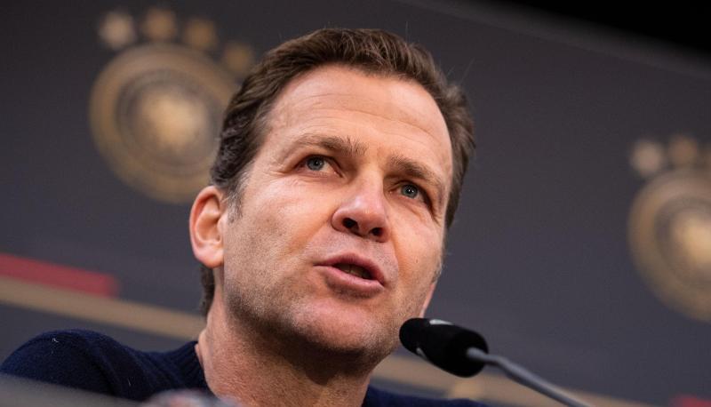 Oliver Bierhoff würde eine Gehaltsobergrenze im Fußball begrüßen.
