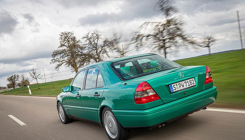 Moderne Zeiten: Mag der Vorgänger 190 der Baureihe W 201 für traditionelle Mercedes-Kunden noch wie ein Ufo gewirkt haben, war man Anfang der 1990er solche Formen schon gewohnt. Moderne Zeiten: Mag der Vorgänger 190 der Baureihe W 201 für traditionelle Mercedes-Kunden noch wie ein Ufo gewirkt haben, war man Anfang der 1990er solche Formen schon gewohnt.