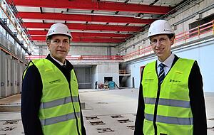 Thomas Klenk, Geschäftsführer für Einkauf und Produkt (links), und Dr. Heiko Roßkamp, Leiter Forschung und Entwicklung, bei der AWKG.
Fotos: Christian Gleichauf