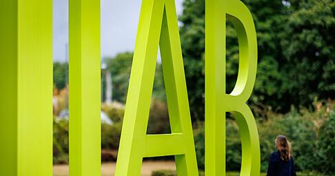 Die Arbeitslosigkeit wird einer IAB-Regionalprognose im Osten leicht zunehmen, im Westen leicht sinken (Archivbild). Die Arbeitslosigkeit wird einer IAB-Regionalprognose im Osten leicht zunehmen, im Westen leicht sinken (Archivbild).