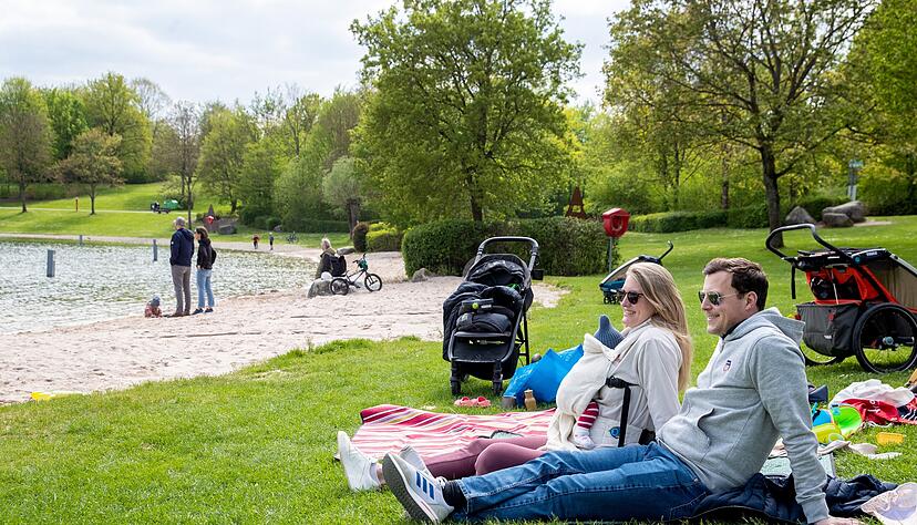 Der Breitenauer See hat wieder genügend Wasser, die Besucher genossen am Wochenende das Erholungsgebiet, auch wenn es zum Baden noch zu kalt war.
Fotos: Andreas Veigel