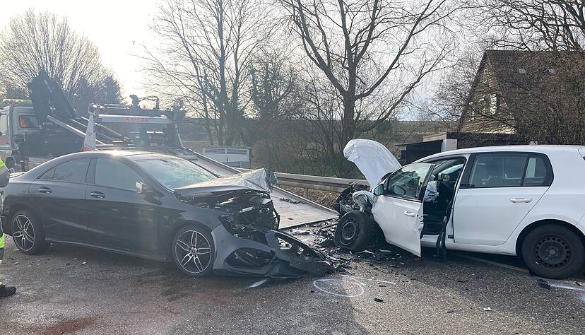 Bei dem Unfall zwischen Lauffen und Nordheim wurden vier Personen verletzt.