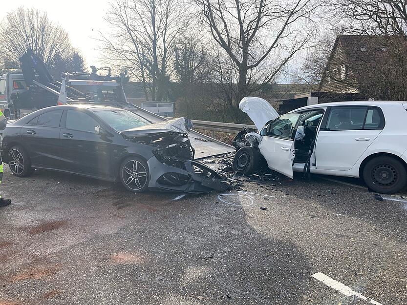 Bei dem Unfall zwischen Lauffen und Nordheim wurden vier Personen verletzt.