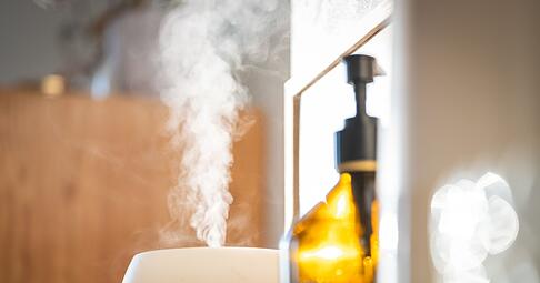 Dufte - aber auch sauber? Damit der Aroma-Diffuser nicht zur Keimschleuder wird, sollte er einmal w&ouml;chentlich gr&uuml;ndlich gereinigt werden.