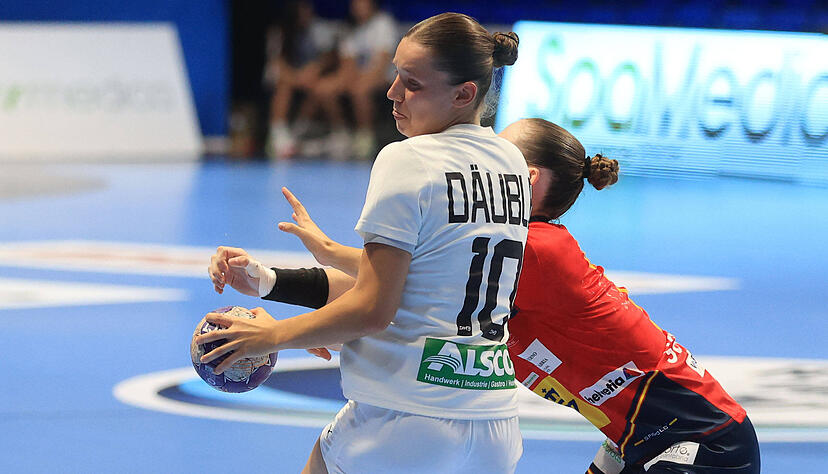 Die Abstatterin Lara Däuble war gegen Spanien mit sechs Treffern beste deutsche Schützin und wurde zur besten Spielerin gekürt. Die Abstatterin Lara Däuble war gegen Spanien mit sechs Treffern beste deutsche Schützin und wurde zur besten Spielerin gekürt.