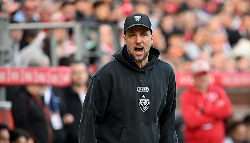 Trainer Sebastian Hoene&szlig; vom VfB Stuttgart.