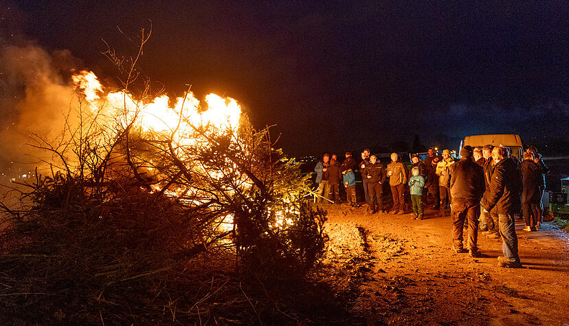 In Heilbronn-Böckingen entzündeten Landwirte ein Mahnfeuer.