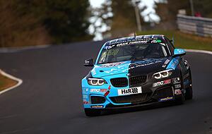 Der Brackenheimer Yannick Fübrich haderte mit dem zweiten Platz in der Qualifikation, setzte sich in der BMW M240i-Klasse jedoch kurz nach dem Start an die Spitze.