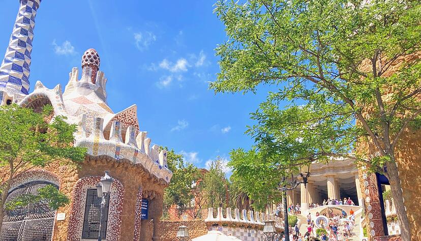 Massenansturm am Park Güell in Barcelona. Massenansturm am Park Güell in Barcelona.