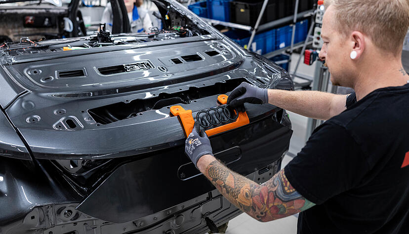 Die Fertigung des E-Tron GT in den Böllinger Höfen ist eine Mischung aus Handarbeit und Hightech. Die Fertigung des E-Tron GT in den Böllinger Höfen ist eine Mischung aus Handarbeit und Hightech.