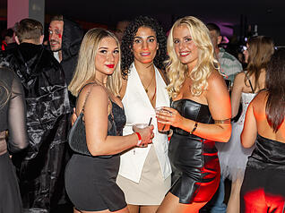 Bei der Halloween-Party in der Tenno Sushi Lounge haben sich viele Heilbronner Gäste in Kostüme geworfen und schick gemacht. Bei der Halloween-Party in der Tenno Sushi Lounge haben sich viele Heilbronner Gäste in Kostüme geworfen und schick gemacht.