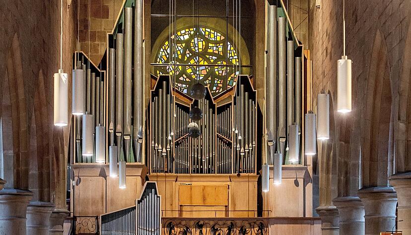 Die nach der Kriegszerstörung erst 1959 installierte Hauptorgel der Kilianskirche soll saniert und später über einen Spieltisch mit der Chororgel verbunden werden.