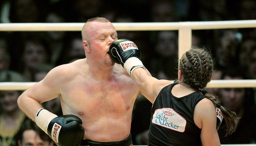 Regina Halmich hat sich nach dem Ende ihrer Karriere die Nase richten lassen. Bei ihr ist das Risiko eines Bruchs aber auch geringer. Regina Halmich hat sich nach dem Ende ihrer Karriere die Nase richten lassen. Bei ihr ist das Risiko eines Bruchs aber auch geringer.