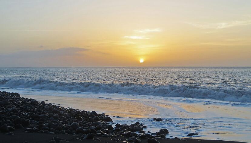 Ein junger Deutscher steht im Verdacht, seine Familie im Urlaub auf Kap Verde umgebracht zu haben. Ein junger Deutscher steht im Verdacht, seine Familie im Urlaub auf Kap Verde umgebracht zu haben.