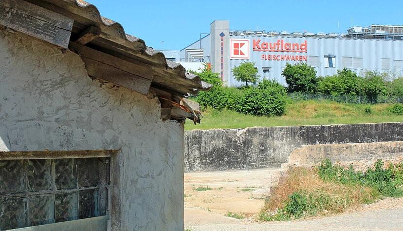 Die Schuppen und Scheunen stehen schon leer. Ein Teil der Habichtshöfe wird für ein neues Logistiklager von Kaufland abgerissen. Die Schuppen und Scheunen stehen schon leer. Ein Teil der Habichtshöfe wird für ein neues Logistiklager von Kaufland abgerissen.