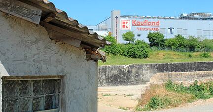 Die Schuppen und Scheunen stehen schon leer. Ein Teil der Habichtshöfe wird für ein neues Logistiklager von Kaufland abgerissen.
Foto: Frank Wittmer