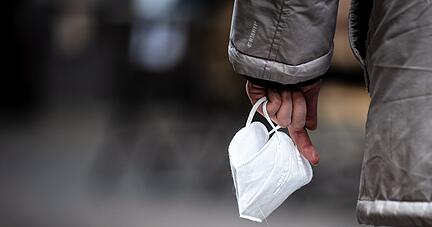 Eine Maskenpflicht gibt es zwar nicht, an bestimmte Maßnahmen sollen sich Beschäftigte der Stadt aber trotzdem halten.