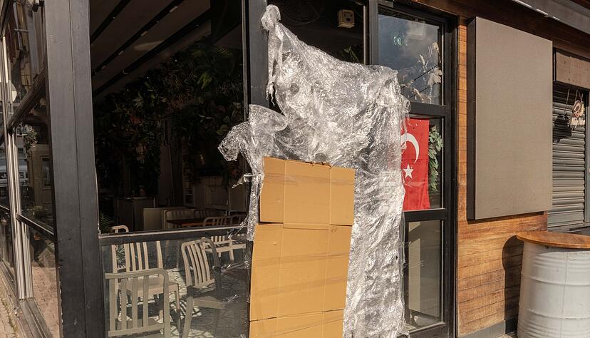 Die Beh&ouml;rden haben einen Laden im Stadtteil Ortak&ouml;y schlie&szlig;en lassen.