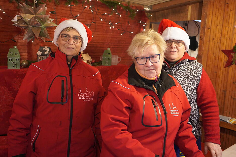 Weihnachtsmarkt am Waldenburger Schloss strahlt in hellen Lichtern Weihnachtsmarkt am Waldenburger Schloss strahlt in hellen Lichtern