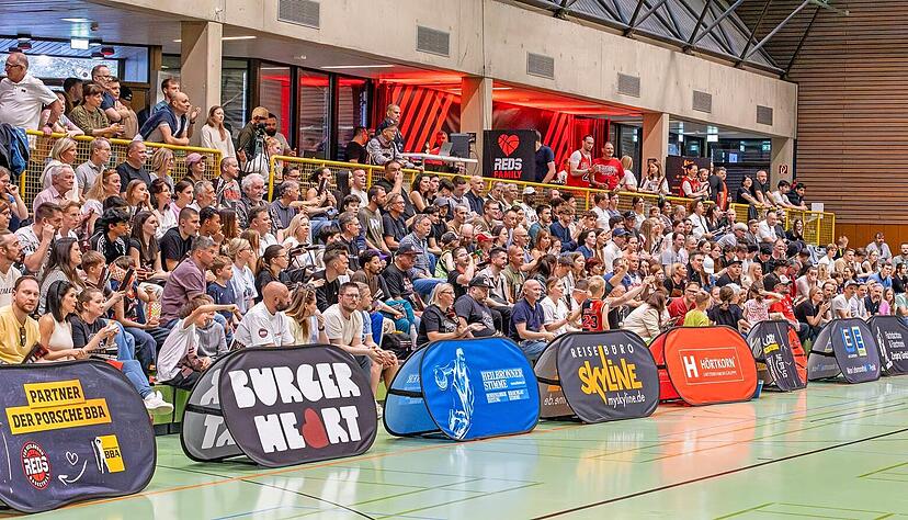 Im spannenden Saison-Endspurt konnten sich die Heilbronn Reds in der M&ouml;rike-Sporthalle auf ihre gro&szlig;e Anh&auml;ngerschaft verlassen. Die TSG hatte in der abgelaufenen Spielzeit einmal mehr den h&ouml;chsten Zuschauerschnitt in der Regionalliga.