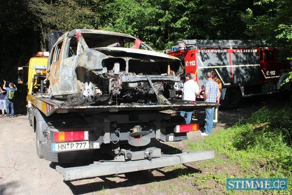 Kripo rätselt über verbrannte Leiche in Auto | 13.06. Kripo rätselt über verbrannte Leiche in Auto | 13.06.
