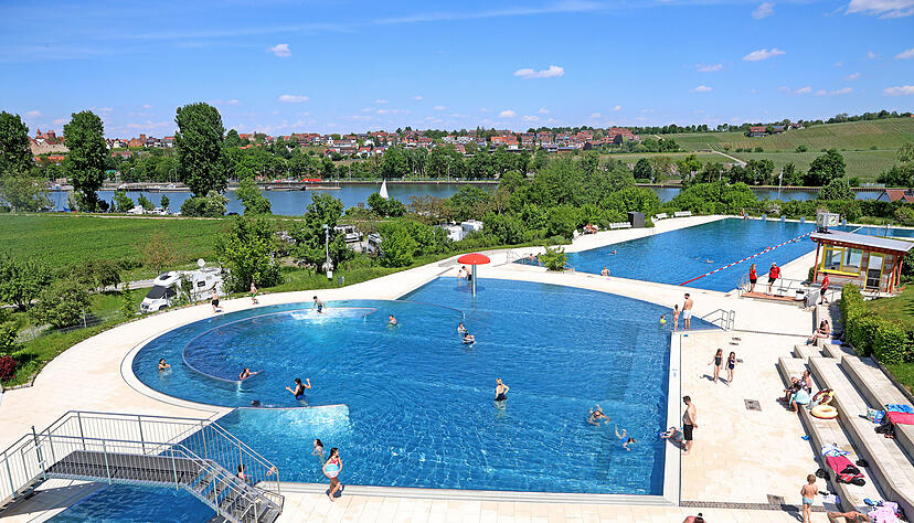 Viel Platz bietet sich im Freibad im Laufen, das 2025 mit verkürzten Öffnungszeiten seine Pforten öffnet. Viel Platz bietet sich im Freibad im Laufen, das 2025 mit verkürzten Öffnungszeiten seine Pforten öffnet.