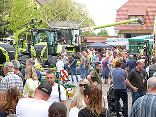 Große Maschinen sind in Eppingen zum Festwochenende ausgestellt.