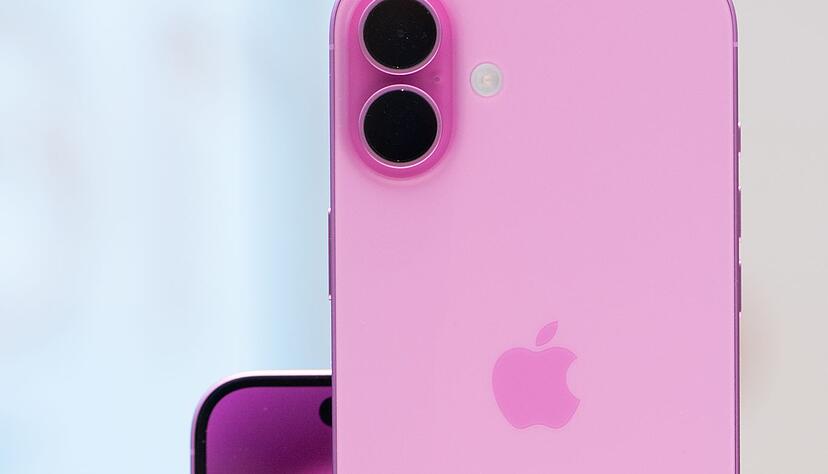 Schön pink und jetzt auch leichter zu reparieren: Das iPhone 16 im Apple Store. Schön pink und jetzt auch leichter zu reparieren: Das iPhone 16 im Apple Store.