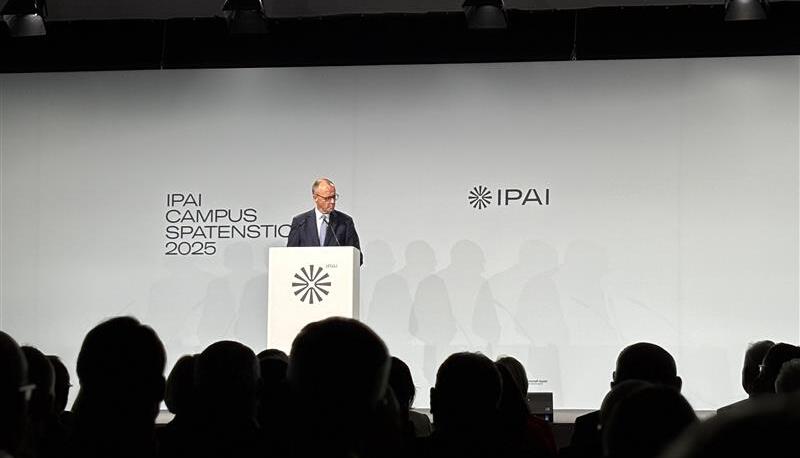 "Das ist ein Innovationspark in ganz neuer Dimension", sagt Kanzler Friedrich Merz in seiner Rede zum Ipai-Campus in Heilbronn. "Das ist ein Innovationspark in ganz neuer Dimension", sagt Kanzler Friedrich Merz in seiner Rede zum Ipai-Campus in Heilbronn.