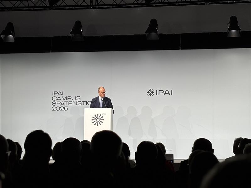 "Das ist ein Innovationspark in ganz neuer Dimension", sagt Kanzler Friedrich Merz in seiner Rede zum Ipai-Campus in Heilbronn.