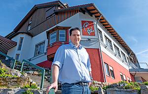 Konkurrenzfähig und attraktiv bleiben: Das sind für Felix Schick die Gründe, den Hotel- und Gastronomiebetrieb zu erweitern.
Foto: Mario Berger Konkurrenzfähig und attraktiv bleiben: Das sind für Felix Schick die Gründe, den Hotel- und Gastronomiebetrieb zu erweitern.
Foto: Mario Berger