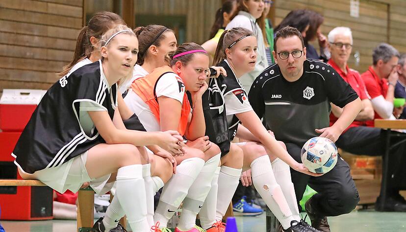 Alexander Weiland (rechts) wohnt in Lauffen, trainierte die Fußballfrauen des TGV Dürrenzimmern und ist aktuell Coach des Oberligisten Obertürkheim.
Foto: Bertok Alexander Weiland (rechts) wohnt in Lauffen, trainierte die Fußballfrauen des TGV Dürrenzimmern und ist aktuell Coach des Oberligisten Obertürkheim.
Foto: Bertok