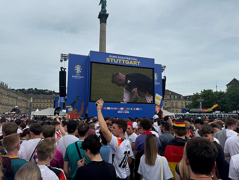22.000 Menschen warten auf das Public Viewing in der Stuttgarter Fanzone.