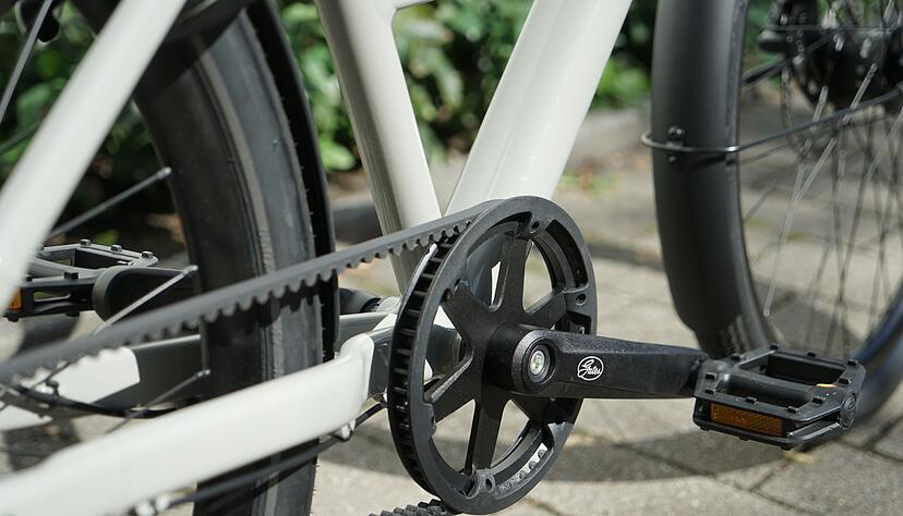 Trägt zur Wartungsarmut bei: der Carbonriemen von Marktführer Gates als Alternative zur Kette. Trägt zur Wartungsarmut bei: der Carbonriemen von Marktführer Gates als Alternative zur Kette.