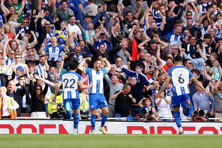 Von Belgien wurde Undav zunächst nach England an Brighton & Hove Albion ausgeliehen, dann fest vom Premiere League-Club verpflichtet.