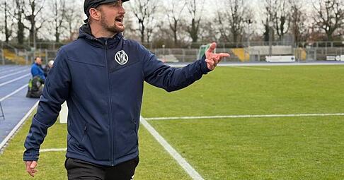 Trainer Manuel Fischer hat hohe Anspr&uuml;che an sich selbst und erwartet sich auch von den Spielern des VfR Heilbronn.