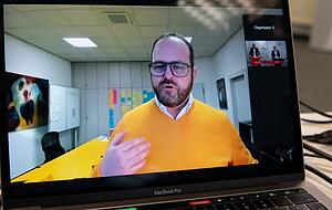 Gunther Wobser aus Lauda erl&auml;utert bei der digitalen Transformationskonferenz, wie ein Unternehmen den Wandel angehen kann.
Fotos: WFG