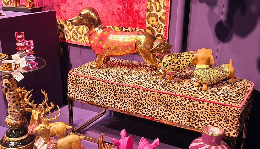 Leopardenmuster ist kein neuer Trend. Der Deko-Dackel schon. Hier in Schrill - auf der Ambiente 2026.