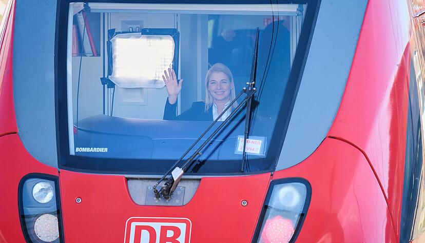 Die designierte neue Bahnchefin hat vor einigen Monaten selbst einen Lokführerschein absolviert. Die designierte neue Bahnchefin hat vor einigen Monaten selbst einen Lokführerschein absolviert.