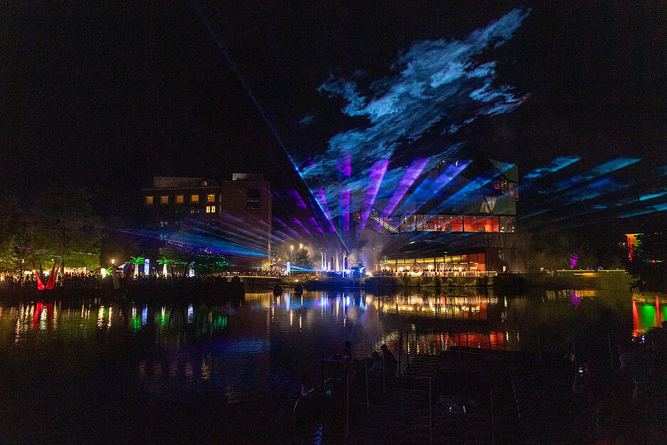 Der Neckar in Heilbronn strahlte schon am ersten Tag des Heilbronner Lichterfestes. Drei Tage lang verwandelt sich der Fluss in eine Eventlandschaft. Der Neckar in Heilbronn strahlte schon am ersten Tag des Heilbronner Lichterfestes. Drei Tage lang verwandelt sich der Fluss in eine Eventlandschaft.