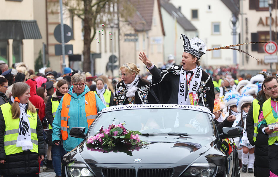 Buntes Treiben in Bad Rappenau: So feiern Besucher und Einheimische den Faschingsumzug